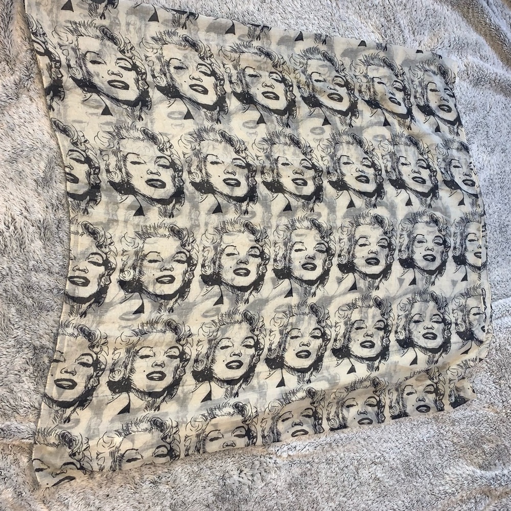 Marilyn Monroe infinity thin scarf